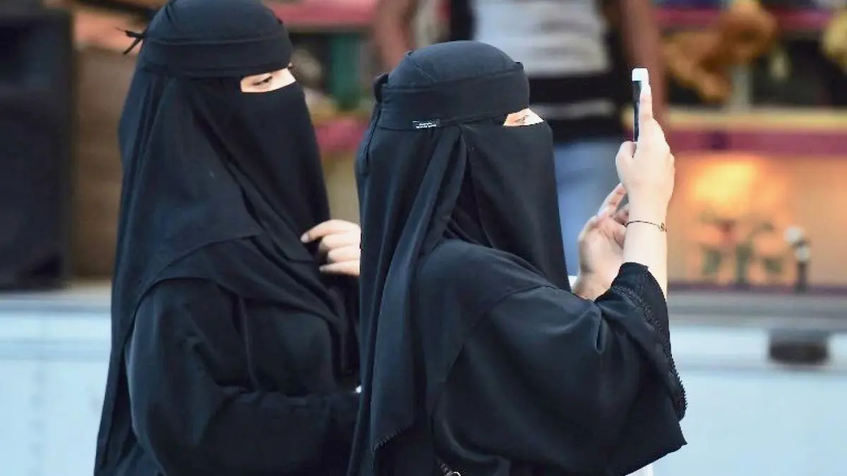 محاكمة سيدة في السعودية بسبب "إيموجي" عبر تطبيق "واتس اب"