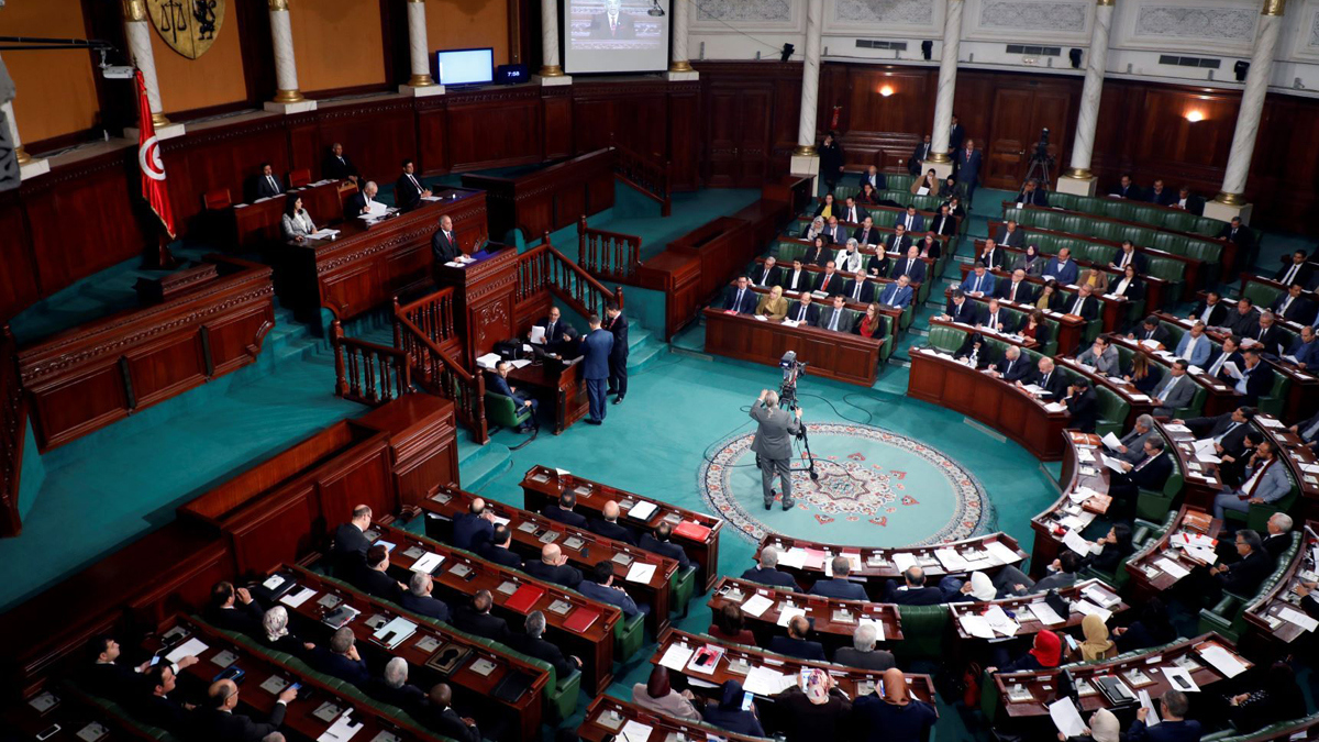 انسحابات واستقالات جديدة تربك المشهد البرلماني في تونس