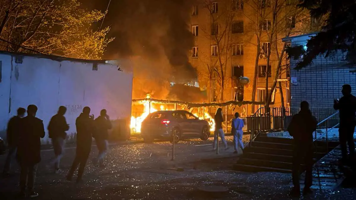 حرائق وضحايا.. هجوم روسي بالمسيّرات على دنيبرو الأوكرانية (فيديو)