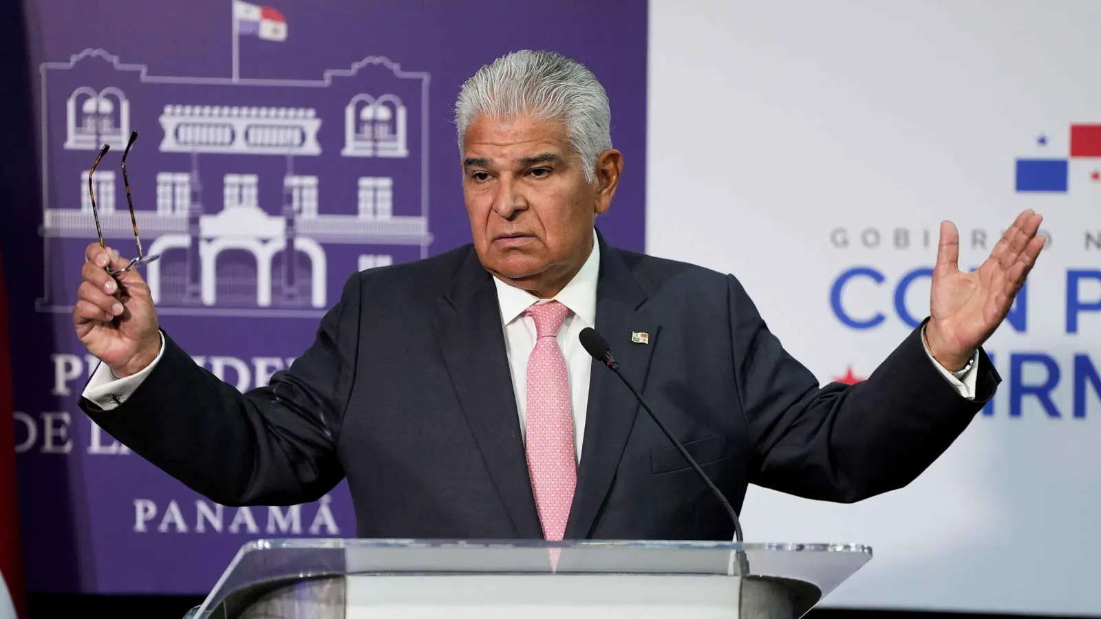 عبر طائرة عسكرية.. بنما تستقبل أول دفعة مهاجرين رحلتهم واشنطن