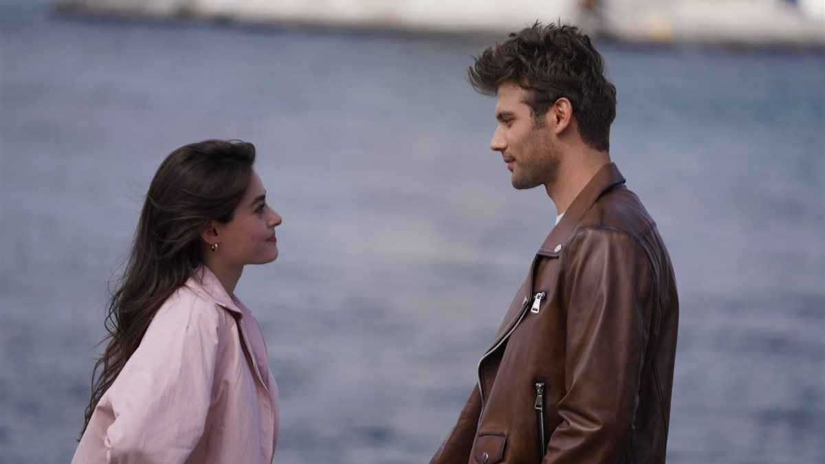 رغم نجومية أبطالها.. ما سبب وقف عرض 3 مسلسلات تركية؟