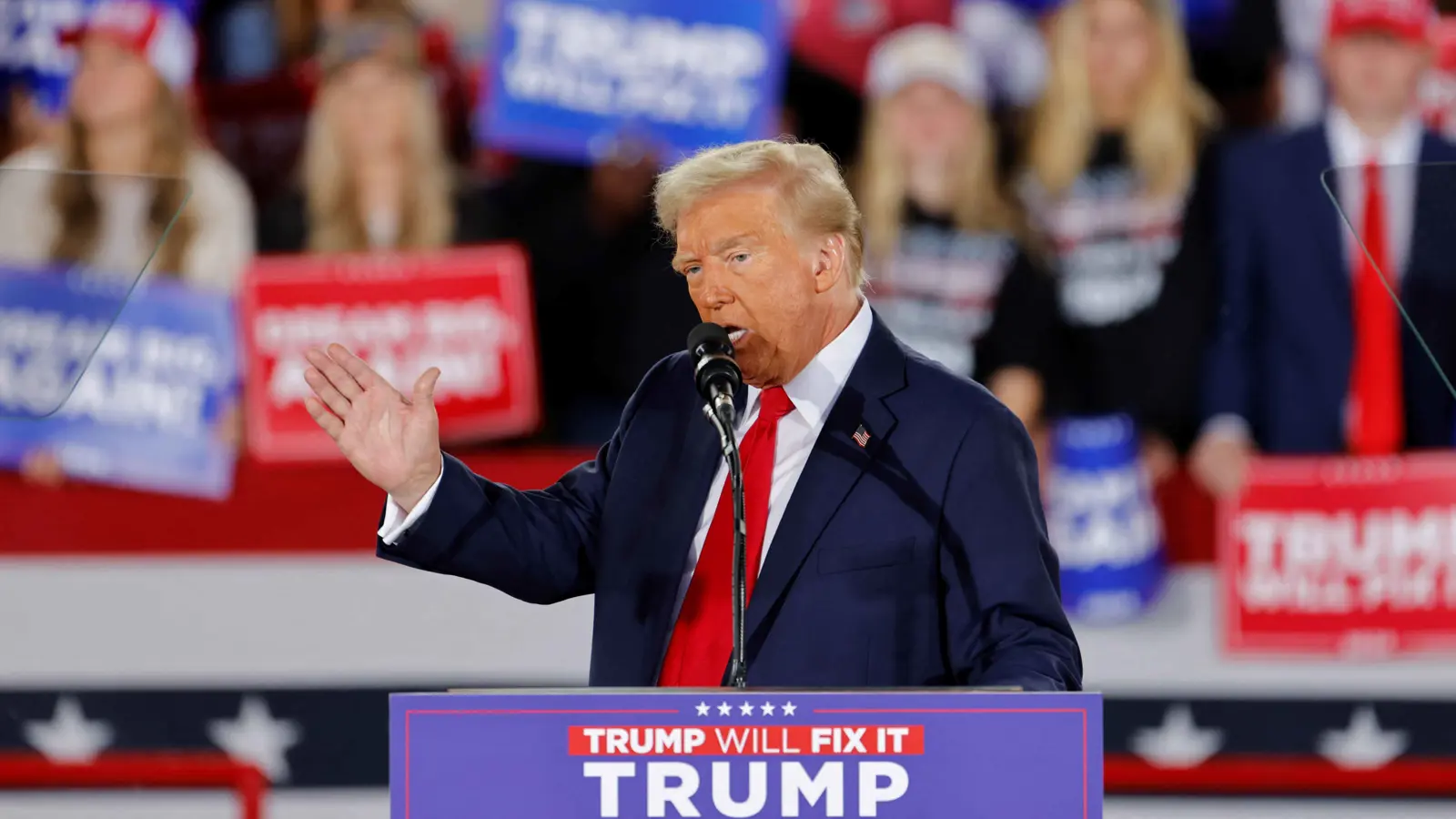 عشية "الثلاثاء الكبير".. ترامب يكشف عن قراره الأول حال فوزه بالرئاسة