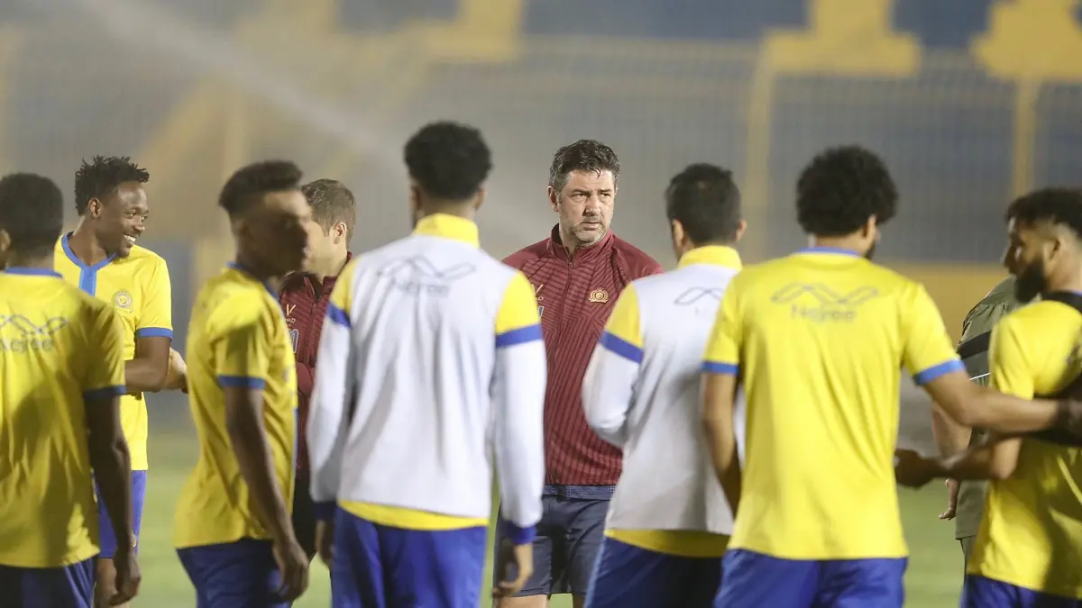 حقيقة توقيع روي فيتوريا مدرب نادي النصر السعودي لفنربخشة التركي