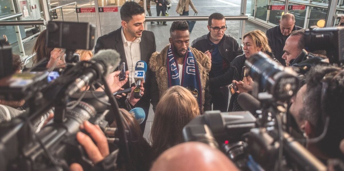 استقبال رائع للسعودي فهد المولد في نادي ليفانتي (فيديو وصور)