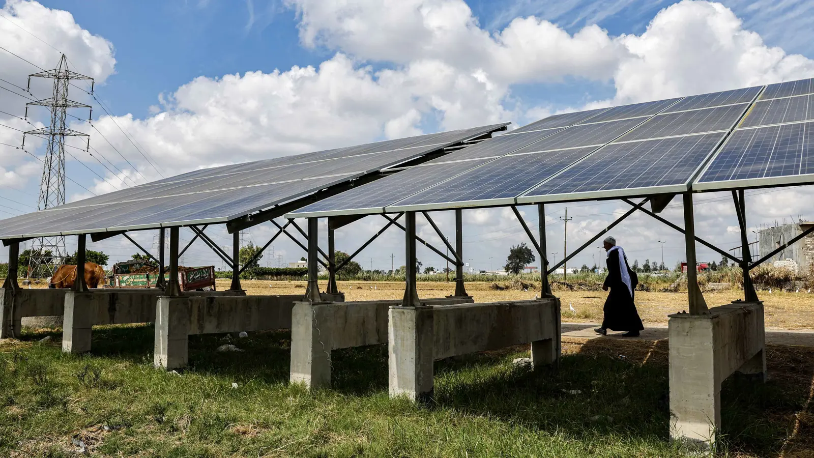 مصر تضع خططا طموحة لتوليد الكهرباء عبر الطاقة المتجددة