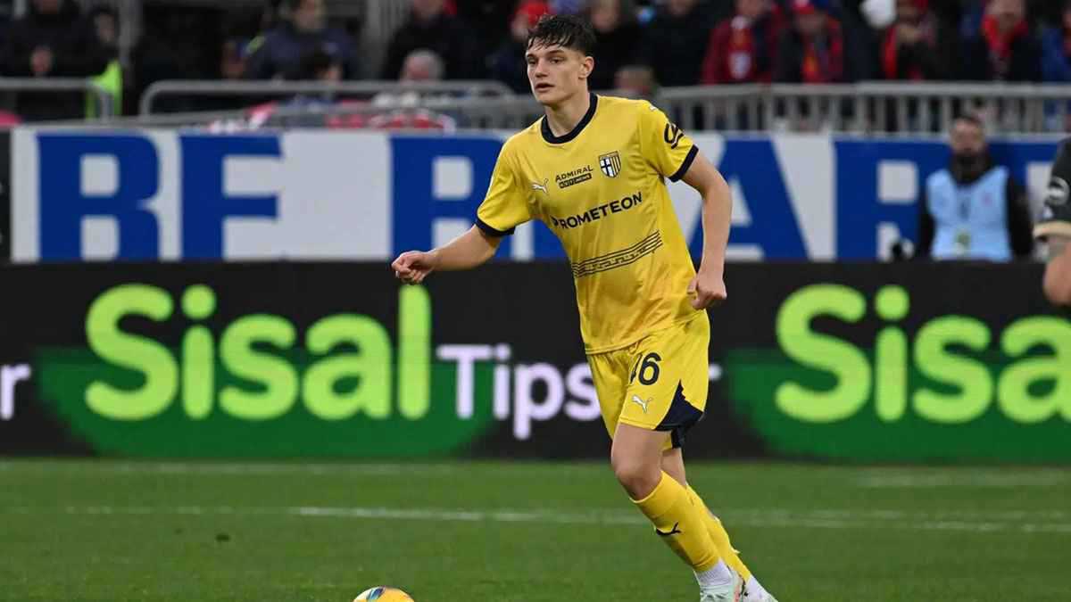 ليفربول يستهدف ضم خليفة فان دايك