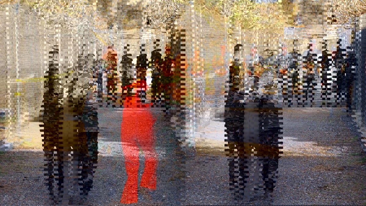 هل تغلق إدارة بايدن معتقل "غوانتانامو" بشكل نهائي؟