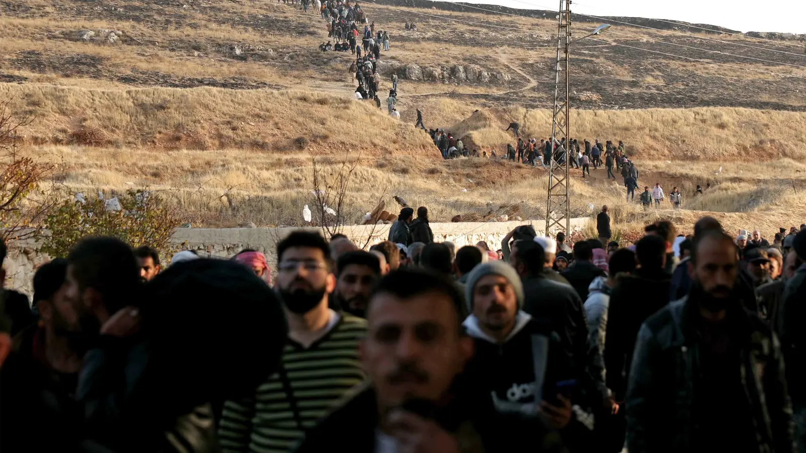 وثائق سرية تكشف "تفاصيل صادمة" عن جهاز مراقبة الأسد للسوريين