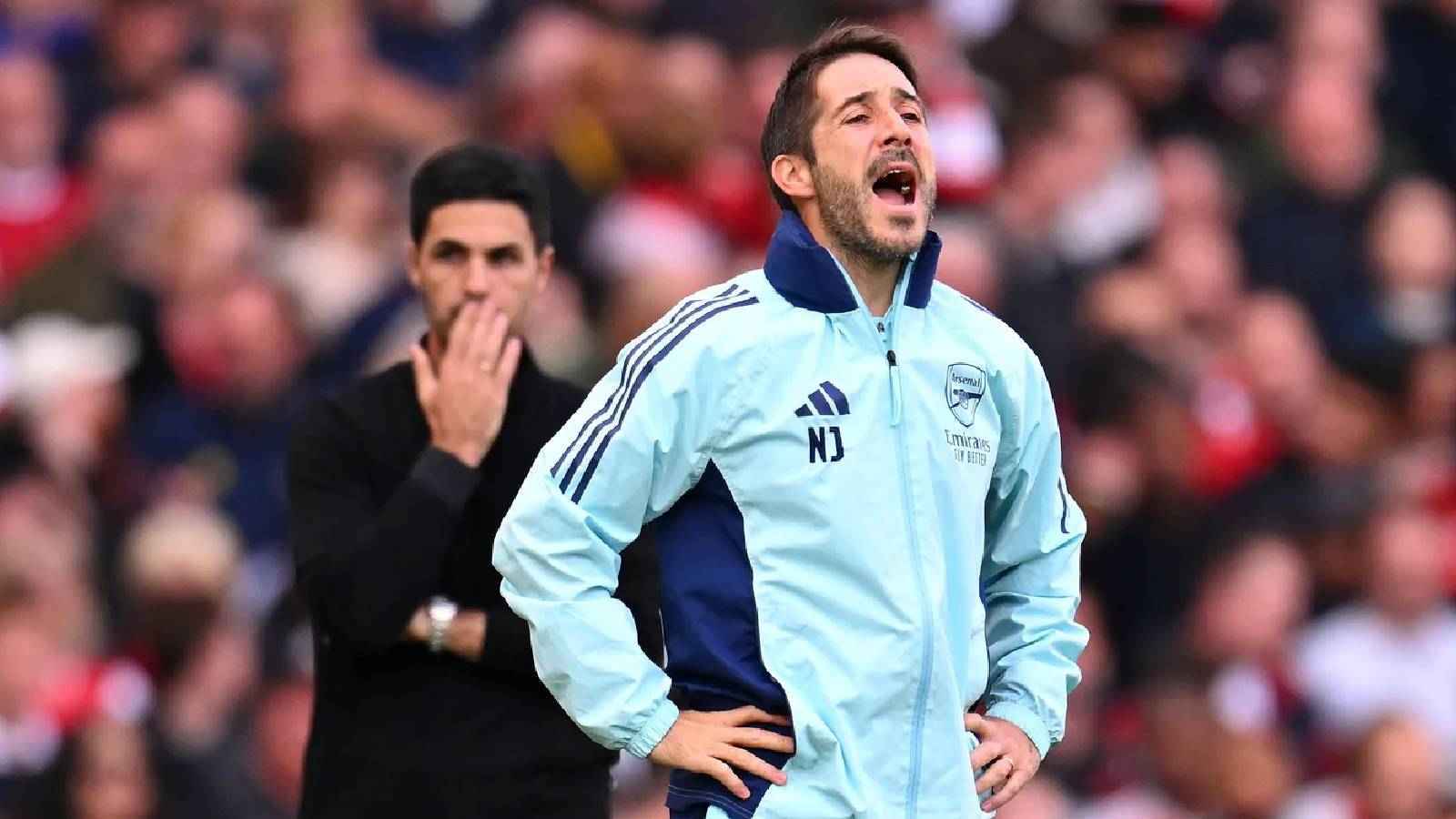 أرتيتا سوف يغار.. جماهير آرسنال تكافئ مدرب الكرات الثابتة (فيديو)