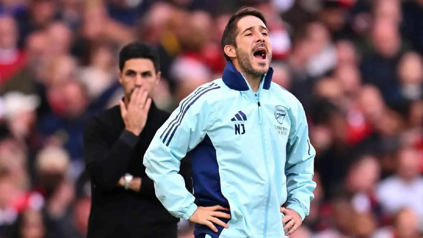 أرتيتا سوف يغار.. جماهير آرسنال تكافئ مدرب الكرات الثابتة (فيديو)