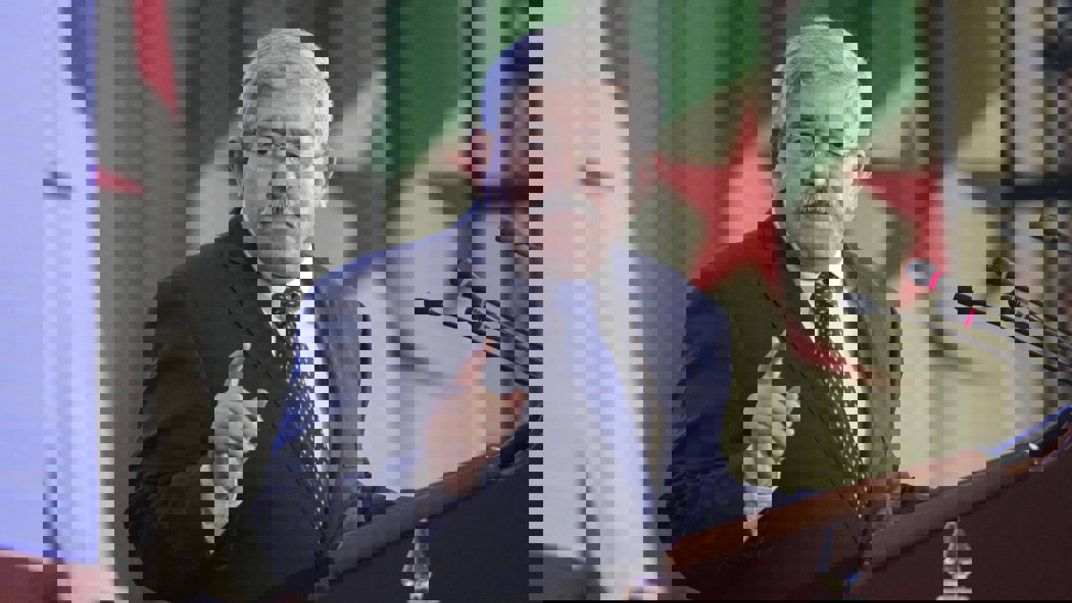 الجزائر.. حزب أويحيى يتبرأ من تصريحات ناطقه الرسمي حول بوتفليقة