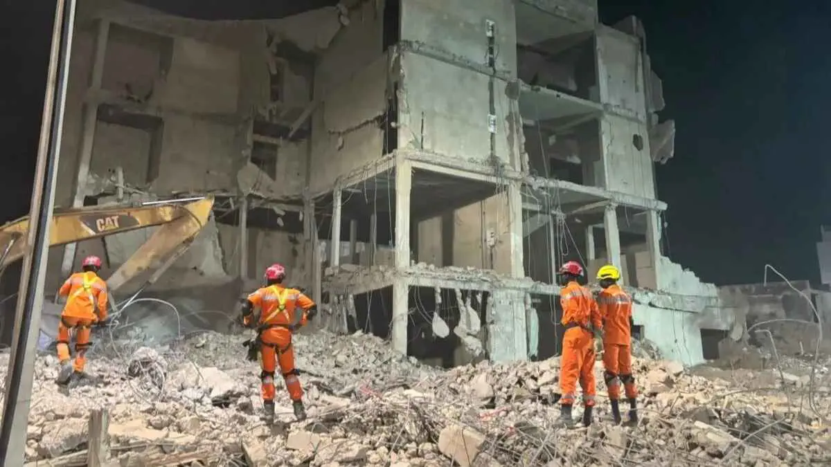 11 قتيلا بانهيار مبنى في السنغال