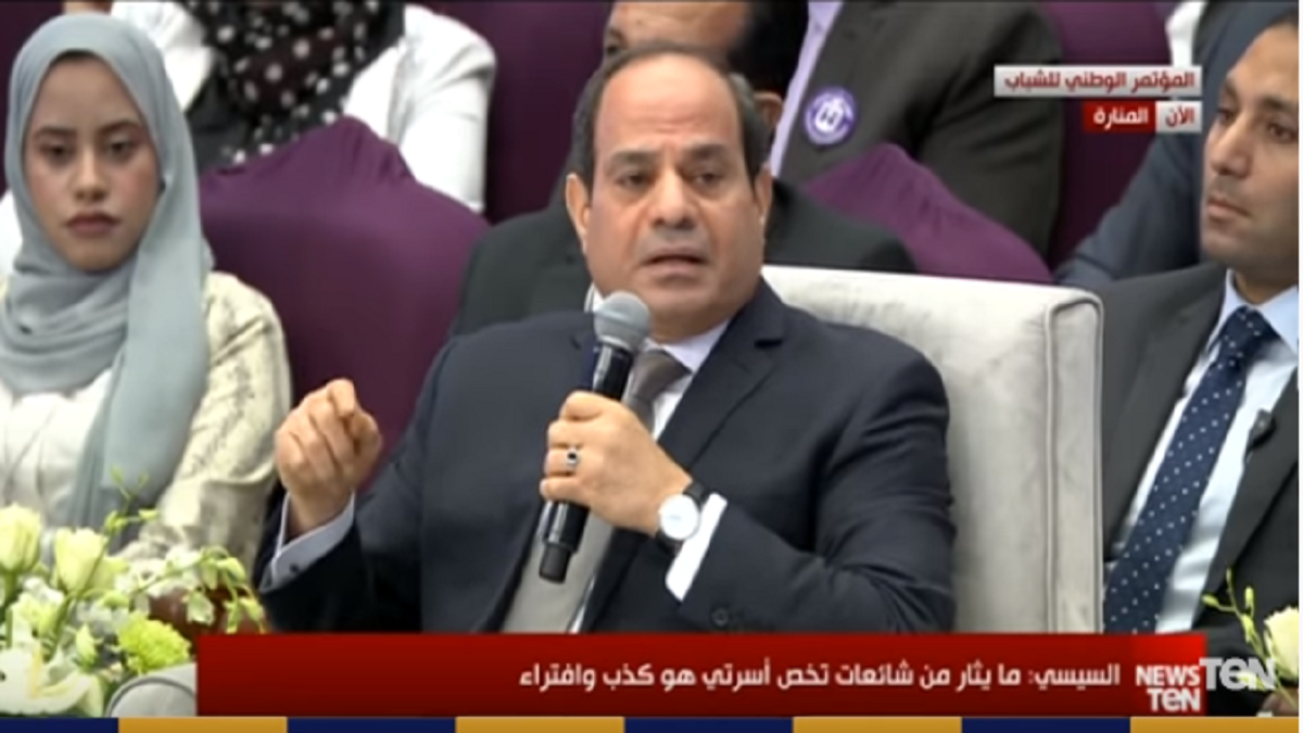 السيسي يرد ساخرًا على محمد علي (فيديو)