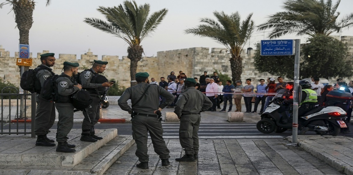 إسرائيل تنصب برجًا للمراقبة عند "باب العامود" في القدس (صورة)