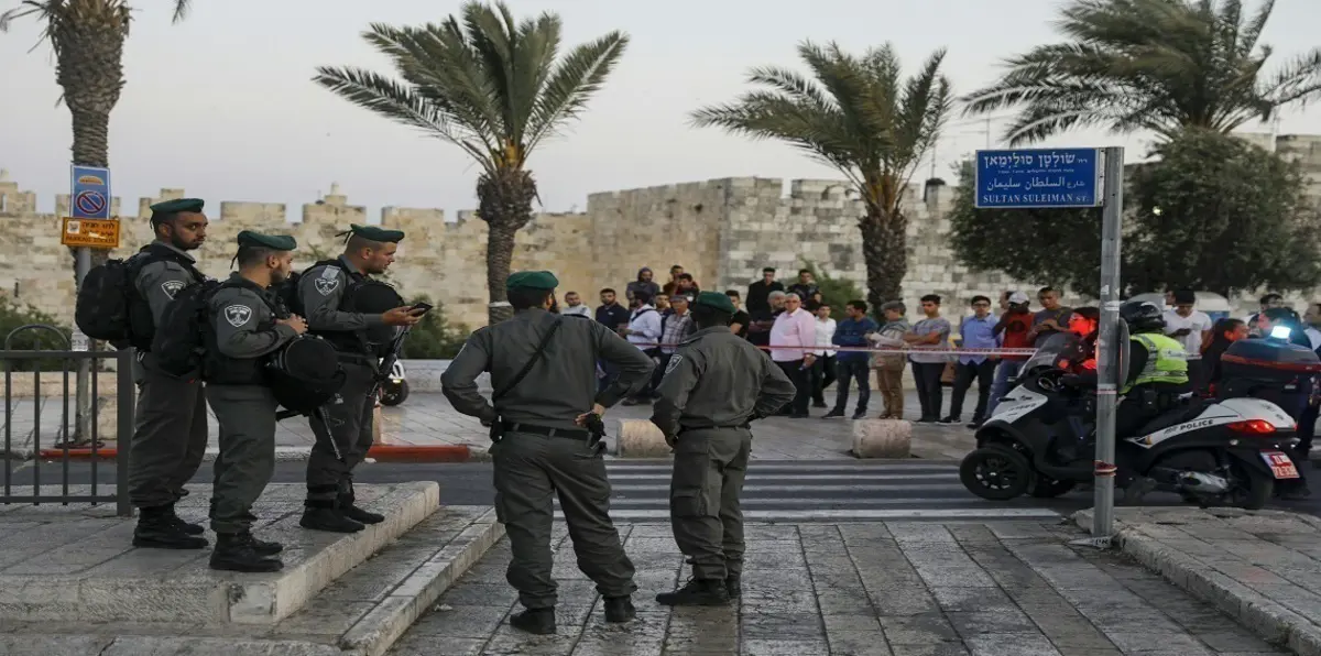 إسرائيل تنصب برجًا للمراقبة عند "باب العامود" في القدس (صورة)