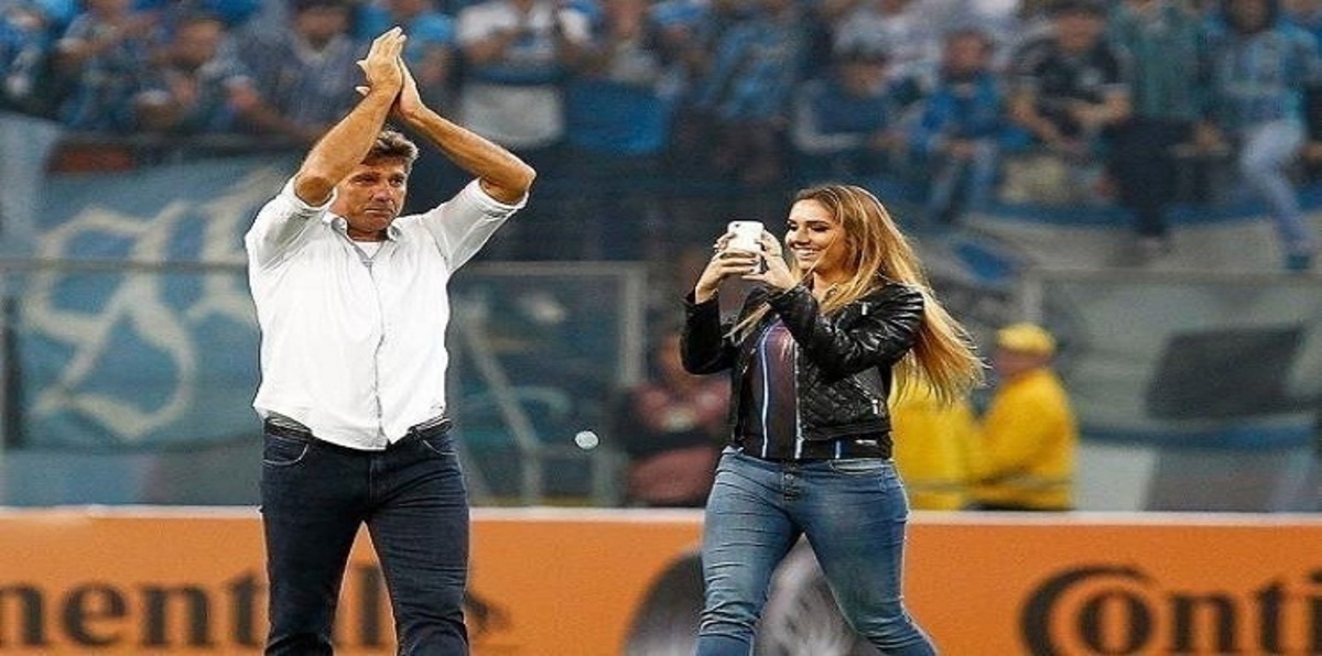 ابنة مدرب غريميو تتسبب في عقوبة قاسية على الفريق (فيديو)