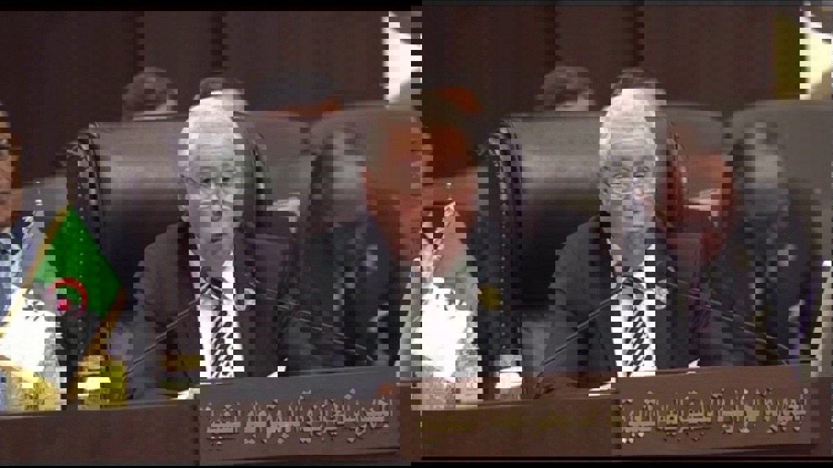 رئيس البرلمان الجزائري يتجاهل الوضع في بلاده و يطالب بحل أزمات المنطقة بالحوار