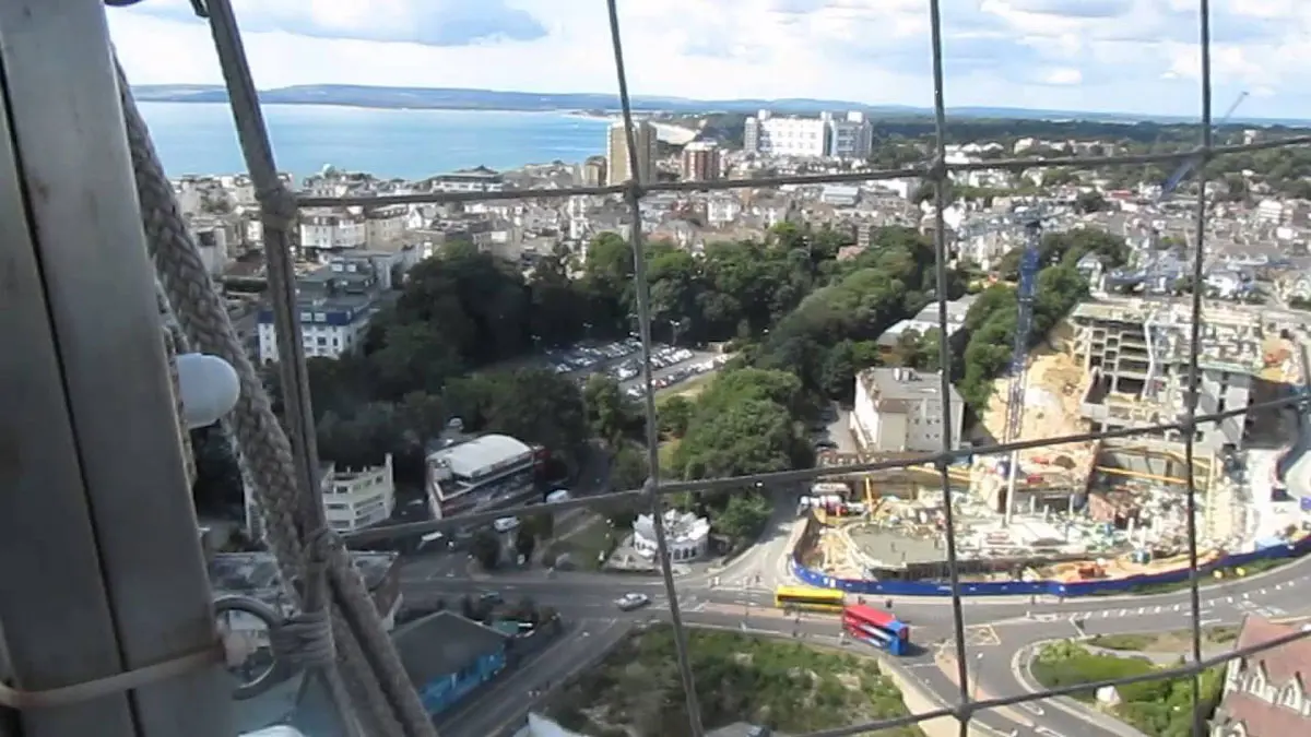 يسطو على مصرف بحبة موز لسبب لا يصدق