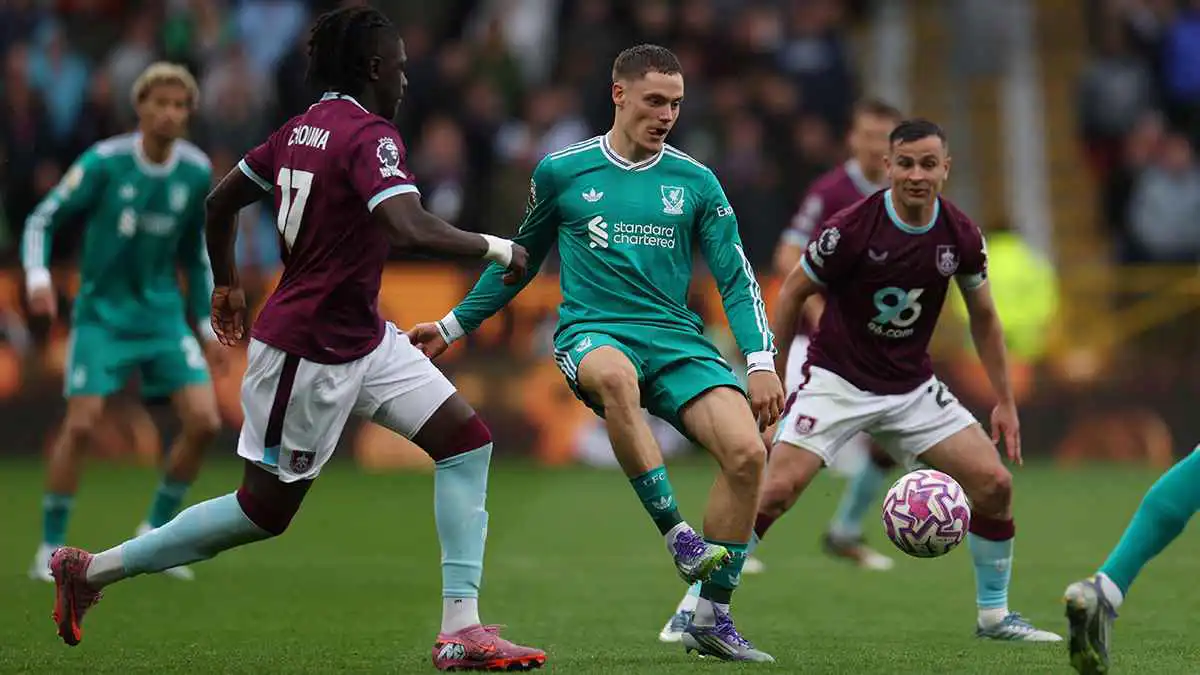 بث مباشر لمباراة ليفربول ضد بيرنلي في الدوري الإنجليزي