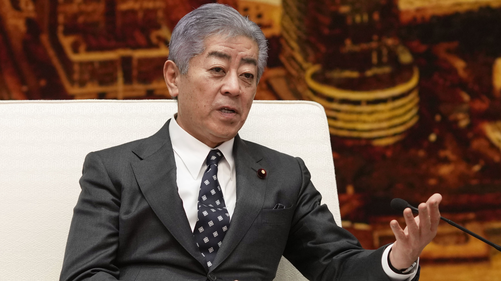 وزير الخارجية الياباني يعتزم حضور حفل تنصيب ترامب