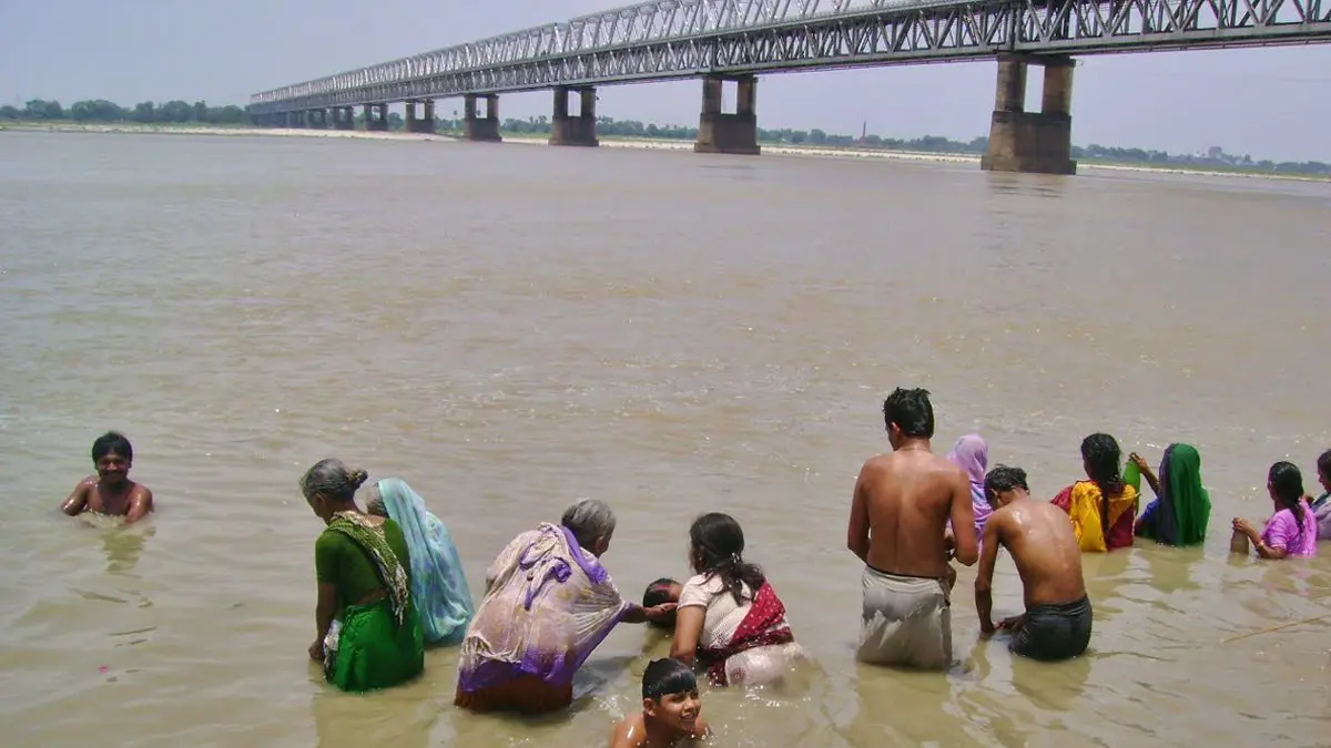 ساحر هندي مفقود بعد فشله في التحرر من سلاسل بنهر الغانج‎ 
