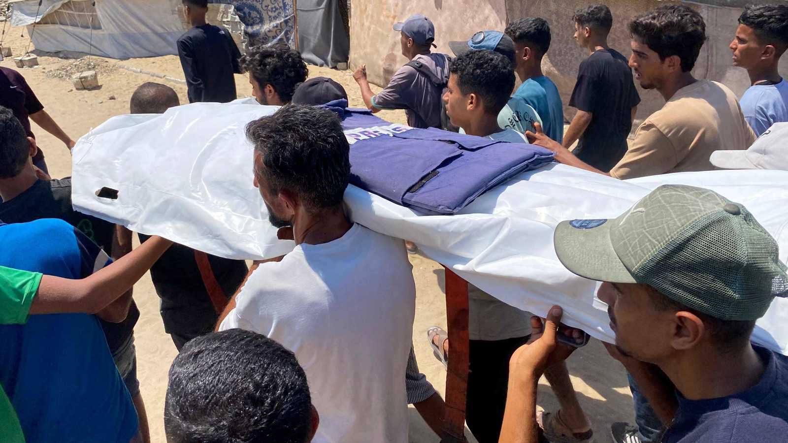 "قتلت 6 مسلحين".. إسرائيل تعلق على مجزرة مستشفى ناصر