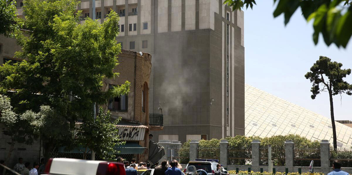 الشرطة الإيرانية تعثر على السيارة التي استخدمها منفذو هجمات طهران