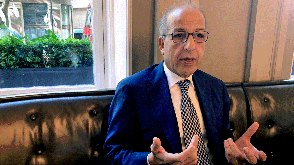 خبراء: محافظ المصرف المركزي في طرابلس تعمد إحداث أزمات بشرق البلاد