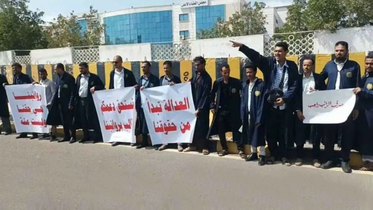 أزمة الرواتب.. رقعة الإضرابات العمالية تتسع جنوب اليمن