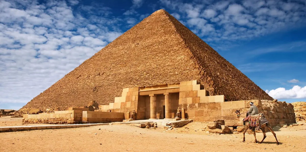 علماء يكتشفون تجويفًا هائلًا في أكبر أهرامات الجيزة (صور)