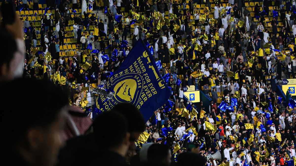 رئيس النصر السعودي يفاجئ "المشجع العاشق" (صورة) 