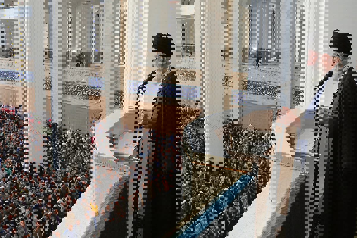 ماذا قال خامئني في أول تعليق بعد الهجوم الإيراني على إسرائيل؟  