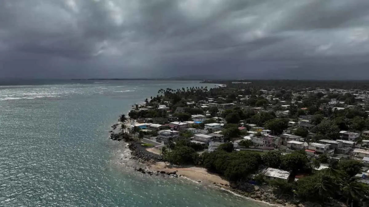 أغرقت "الجزر العذراء".. ترقب تحول "إرنستو" إلى إعصار‎