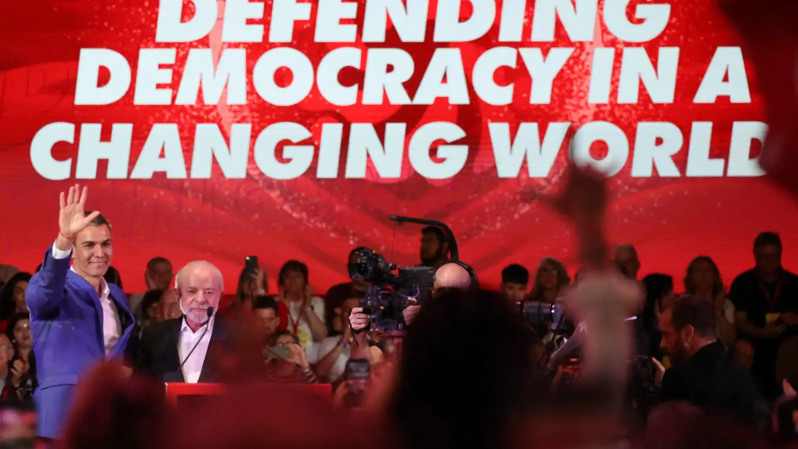 انتقادات خفية لترامب.. قادة "اليسار العالمي" يتجمعون للدفاع عن النظام الدولي