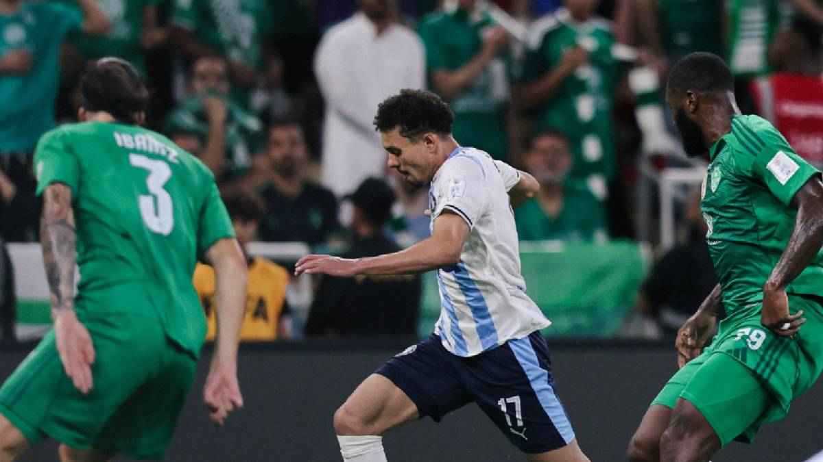 استنزف ولم نساعده.. تصريحات نارية من عبدالله فلاته بعد خسارة الأهلي السعودي