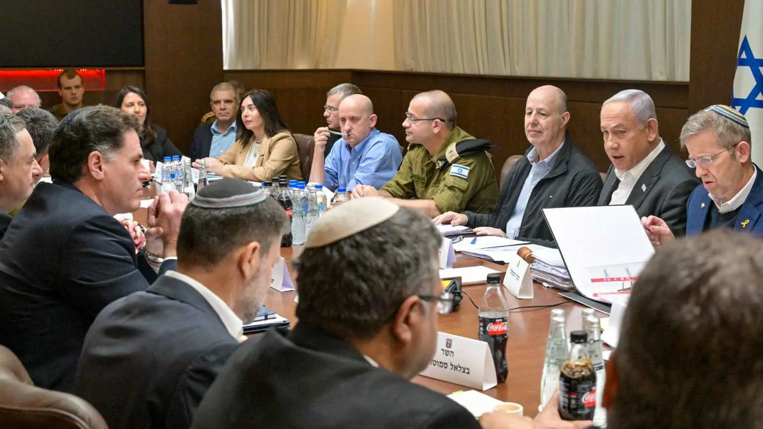 ترامب قرر التدخل.. "الكابينت" يتلقى إحاطة بشأن فرص انهيار النظام الإيراني