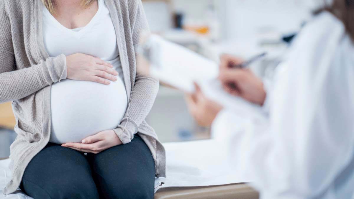 أحدها تأثير الهرمونات.. أسباب عدم وضوح الرؤية أثناء الحمل