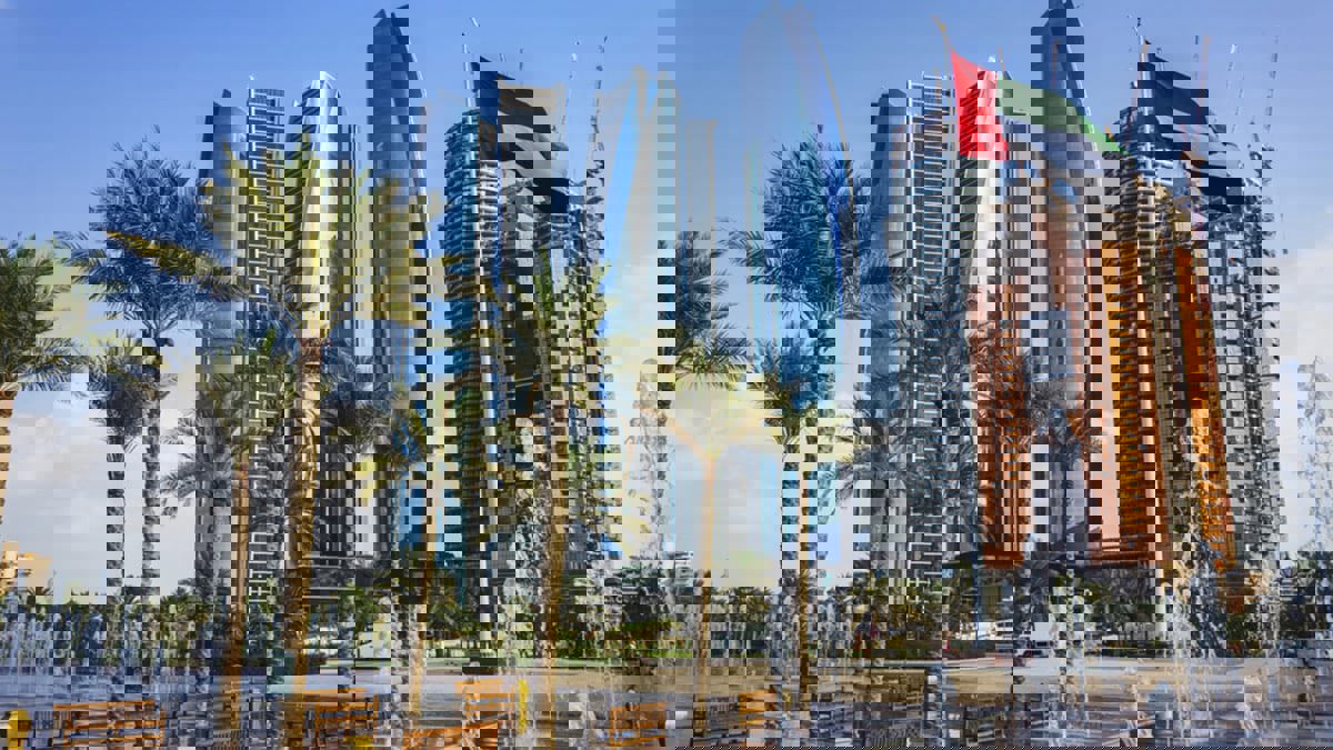 بلومبيرغ: أبوظبي تستثمر ملياري دولار في مصر