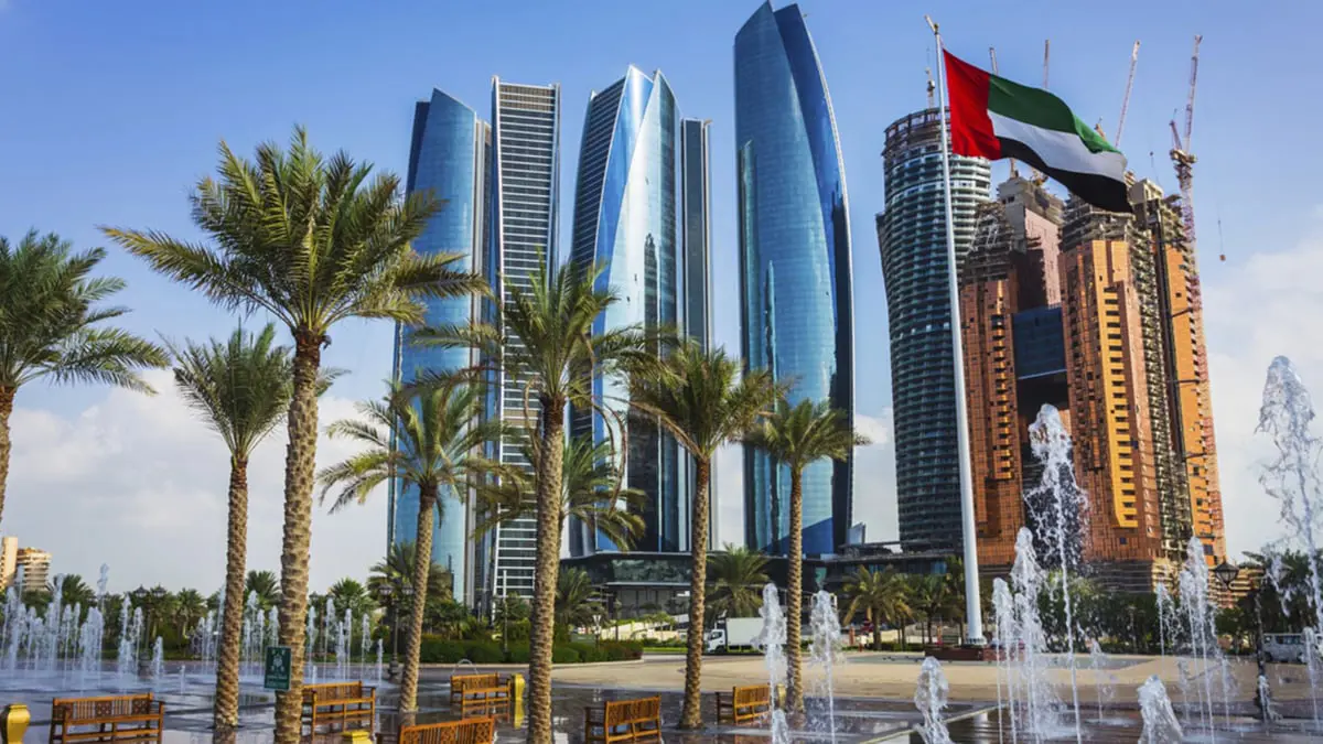 بلومبيرغ: أبوظبي تستثمر ملياري دولار في مصر