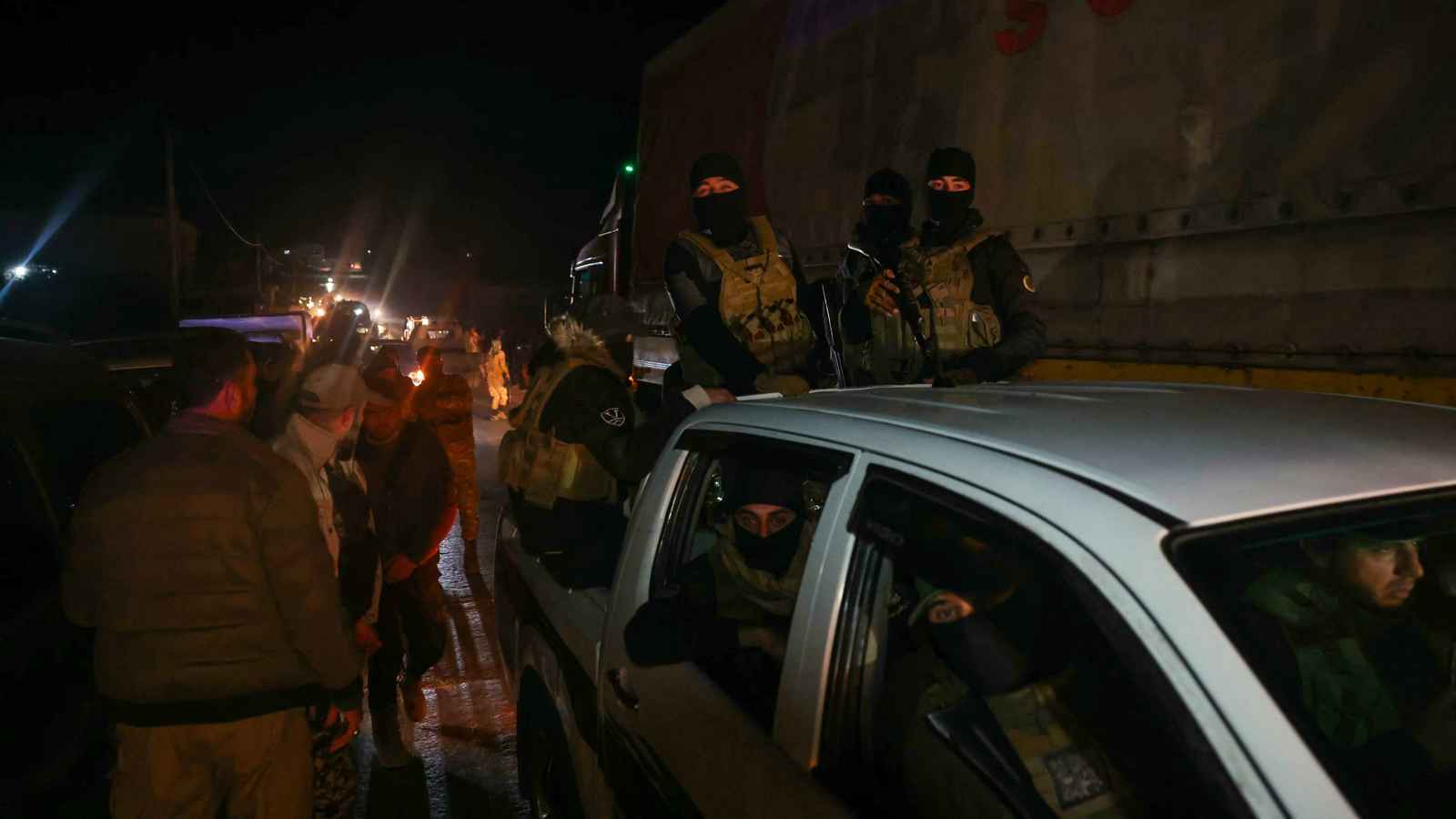 رتل لقوات الأمن يتجه إلى الساحل السوري لملاحقة "فلول النظام" (فيديو وصور)