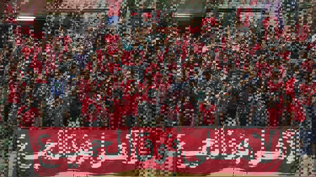 مباراة الأهلي وإيسترن: جماهير الأحمر تهاجم اتحاد الكرة ومجلس الإدارة وبدر بانون