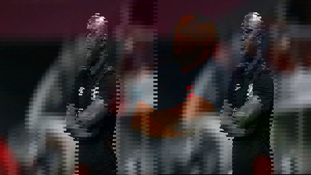 الريان القطري يقدم عرضًا مغريًا لبيتسو موسيماني مدرب الأهلي المصري