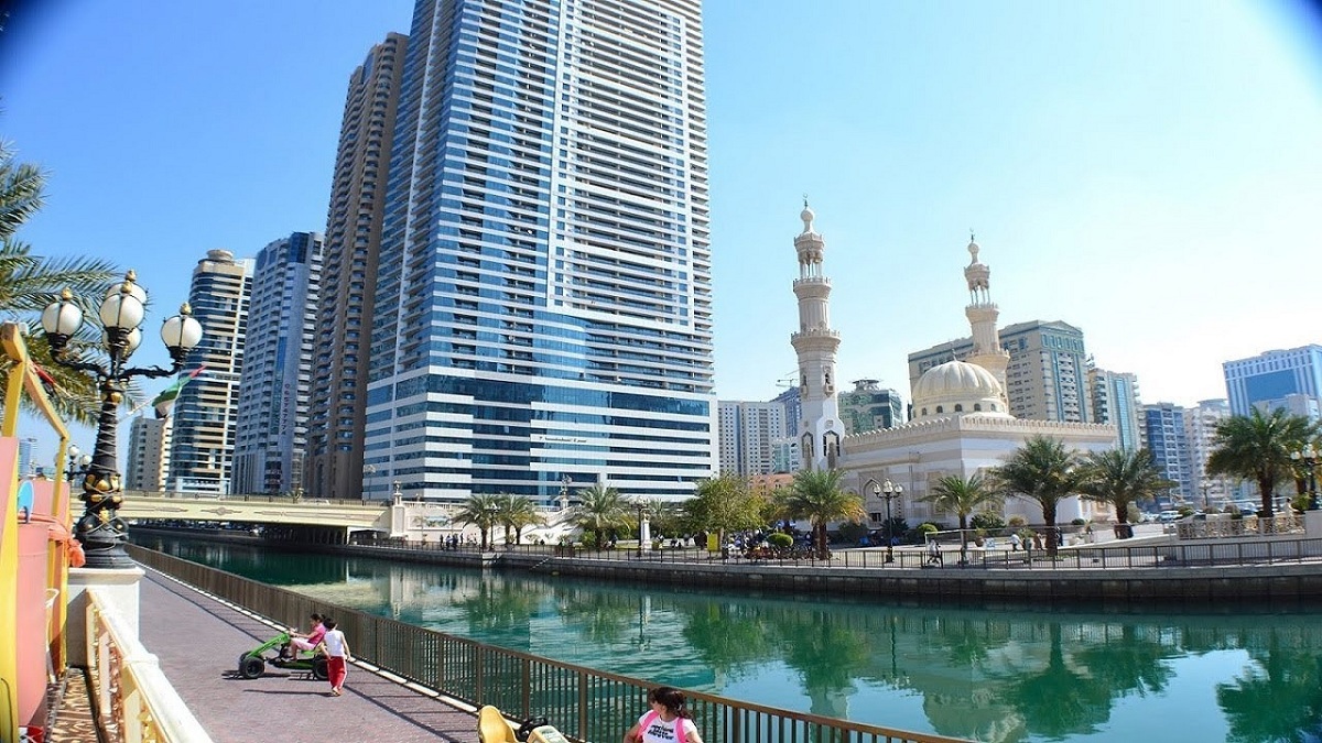 الإمارات.. شرطة أم القيوين تنفي صحة مقطع فيديو متداول لجريمة قتل في الإمارة