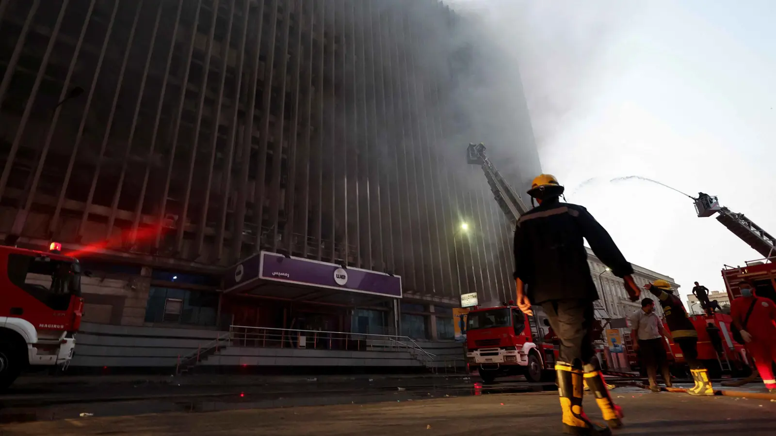 حريق "سنترال رمسيس".. قرينة السيسي تعلق على "بطولة" نور امتياز (صور)