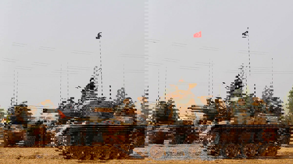 العراق.. قصف صاروخي يستهدف قاعدة زليكان التركية في الموصل