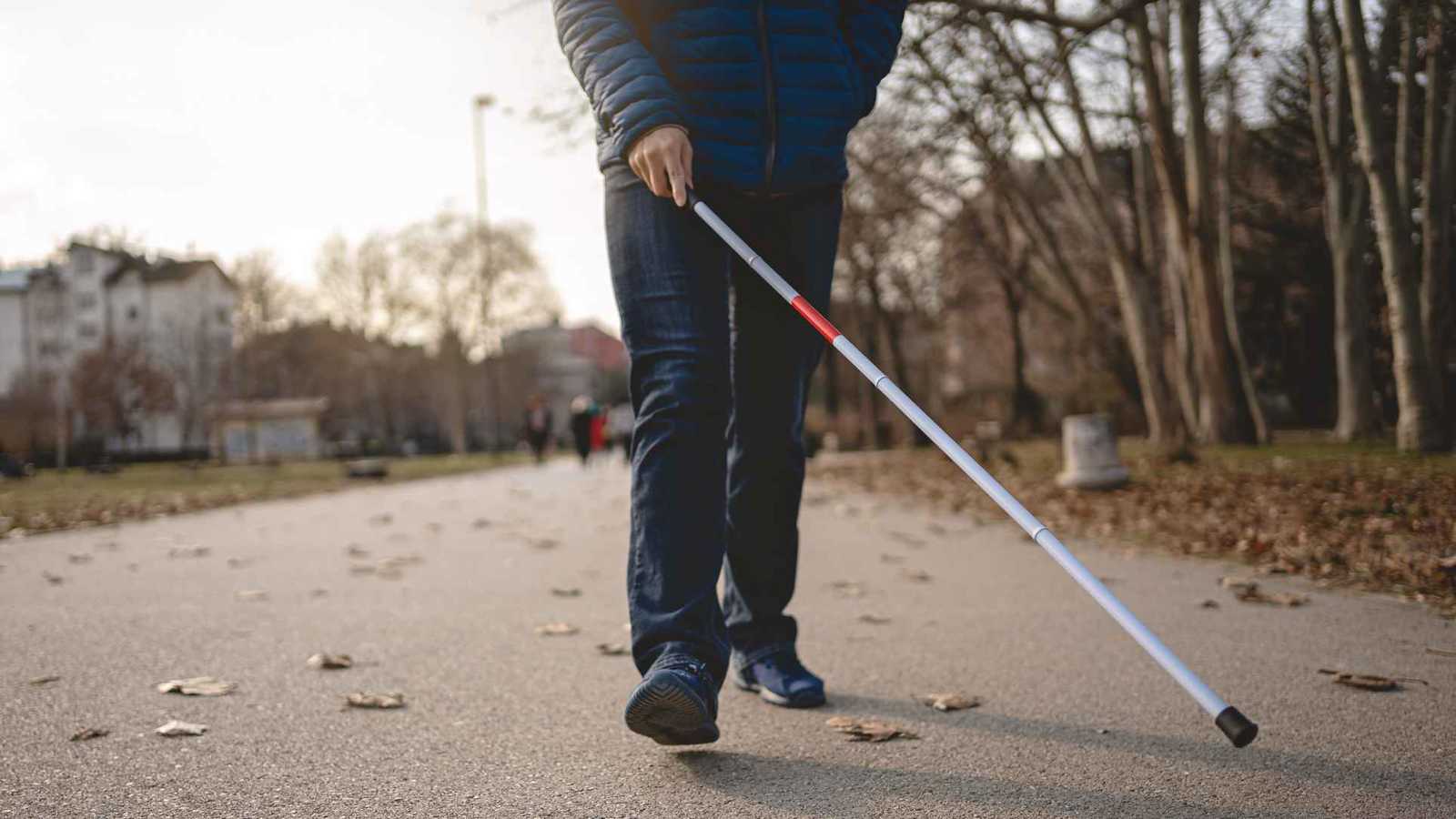 تظاهر بالعمى 53 عامًا.. قصة رجل جمع مليون يورو إعانات