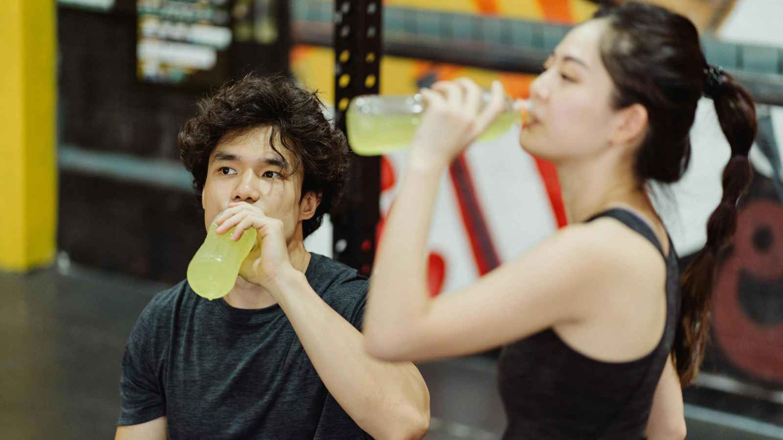 مشروبات الطاقة.. متى تحتاج إليها وكيف تختار الأفضل؟