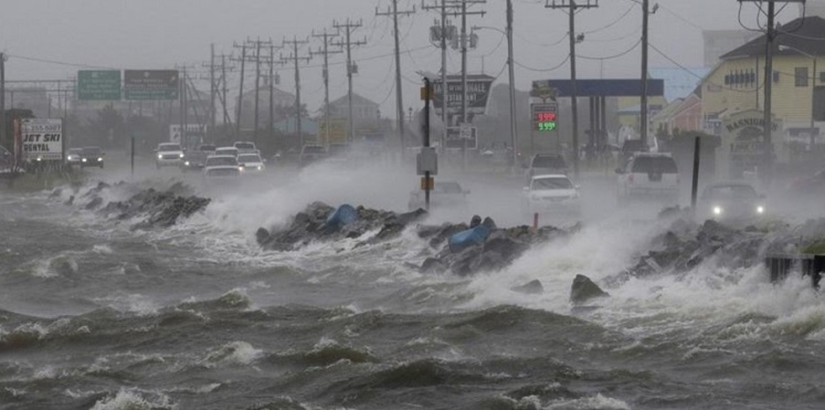 الإعصار ماثيو يغمر كارولاينا وفرجينيا بالسيول ويقطع الكهرباء