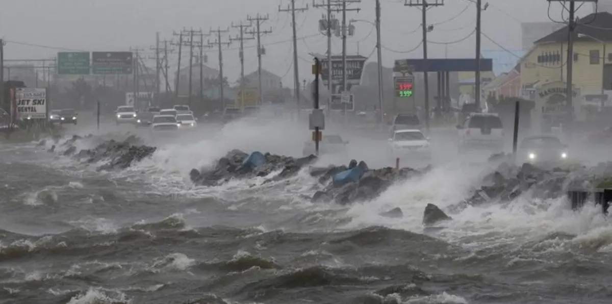 الإعصار ماثيو يغمر كارولاينا وفرجينيا بالسيول ويقطع الكهرباء