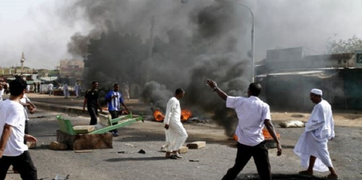 المئات يحتجون في الخرطوم بعد مقتل طالب بالرصاص